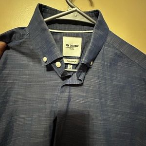 Absolutely gorgeous deep blue men’s button up!